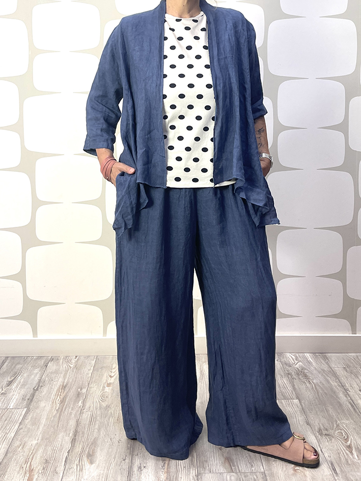 outfit con Coprispalle Santiago blu e Pantalone La Paz blu