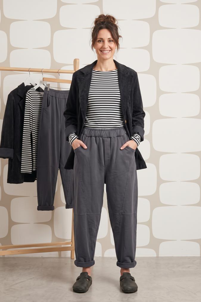 outfit con Giacca Parrish nero e Pantalone June grigio