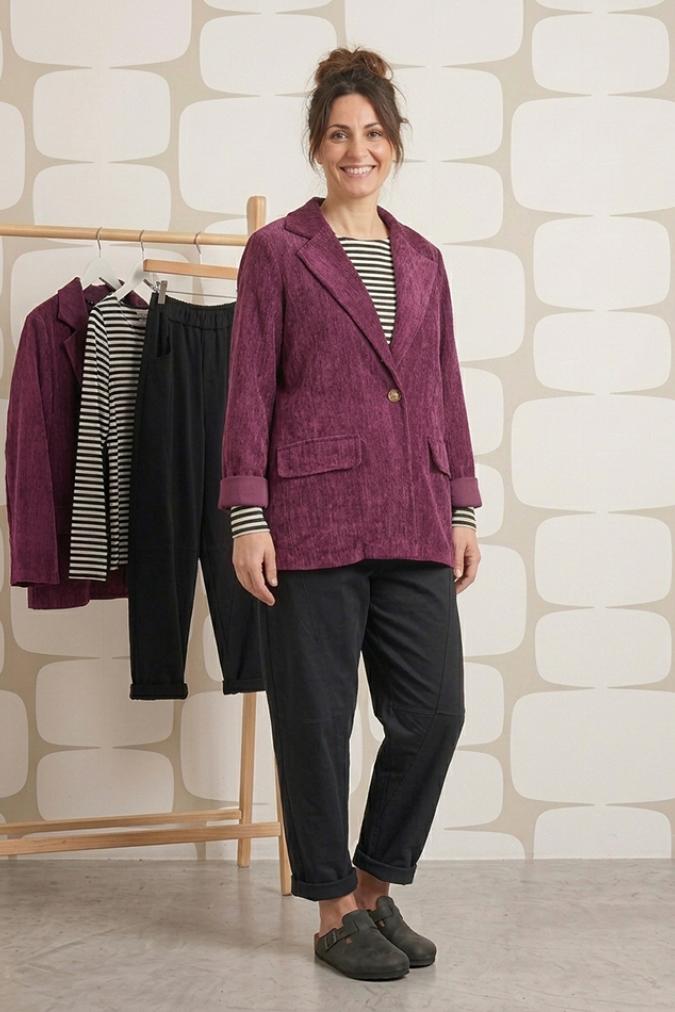 outfit con Giacca Parrish vino e Pantalone June nero