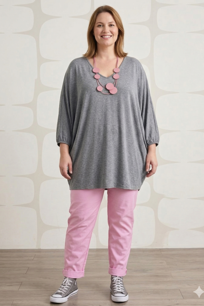 outfit curvy con Maglia Murray grigia e Pantalone Munson rosa