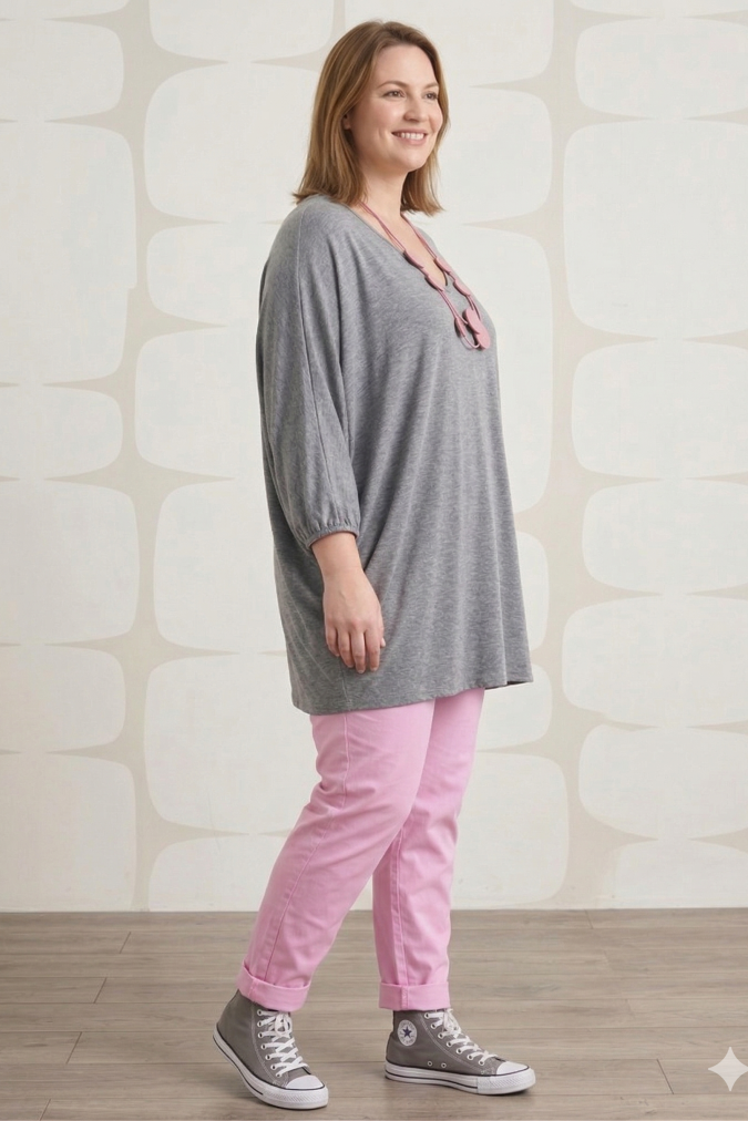 outfit curvy con Maglia Murray grigia e Pantalone Munson rosa