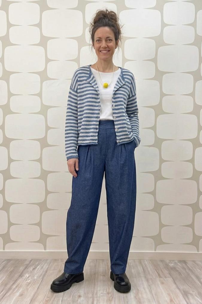 outfit con Maglia Queeny azzurro bianco e Jeans Muse