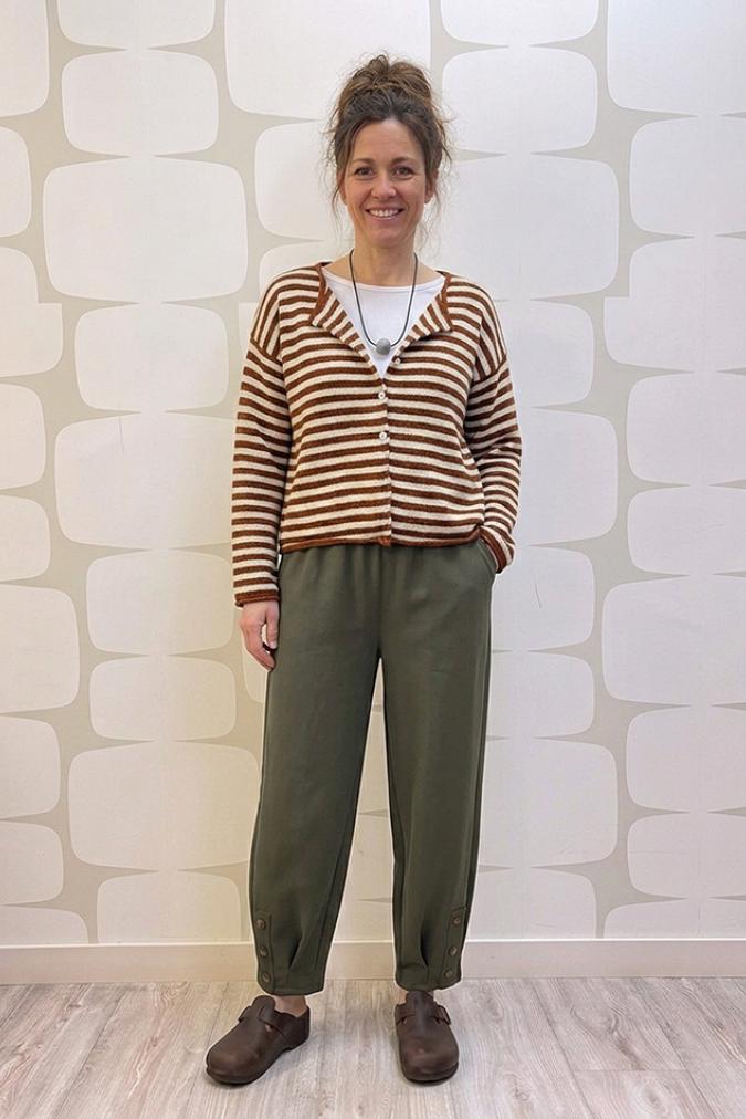 outfit Maglia Queeny coccio e Pantalone Lane verde
