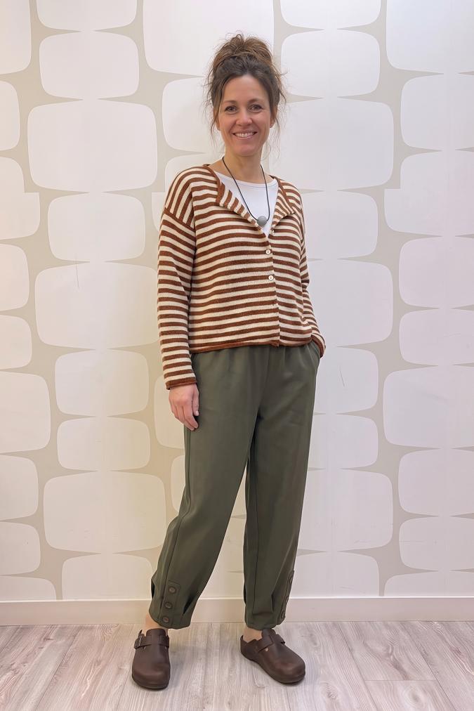 outfit Maglia Queeny coccio e Pantalone Lane verde
