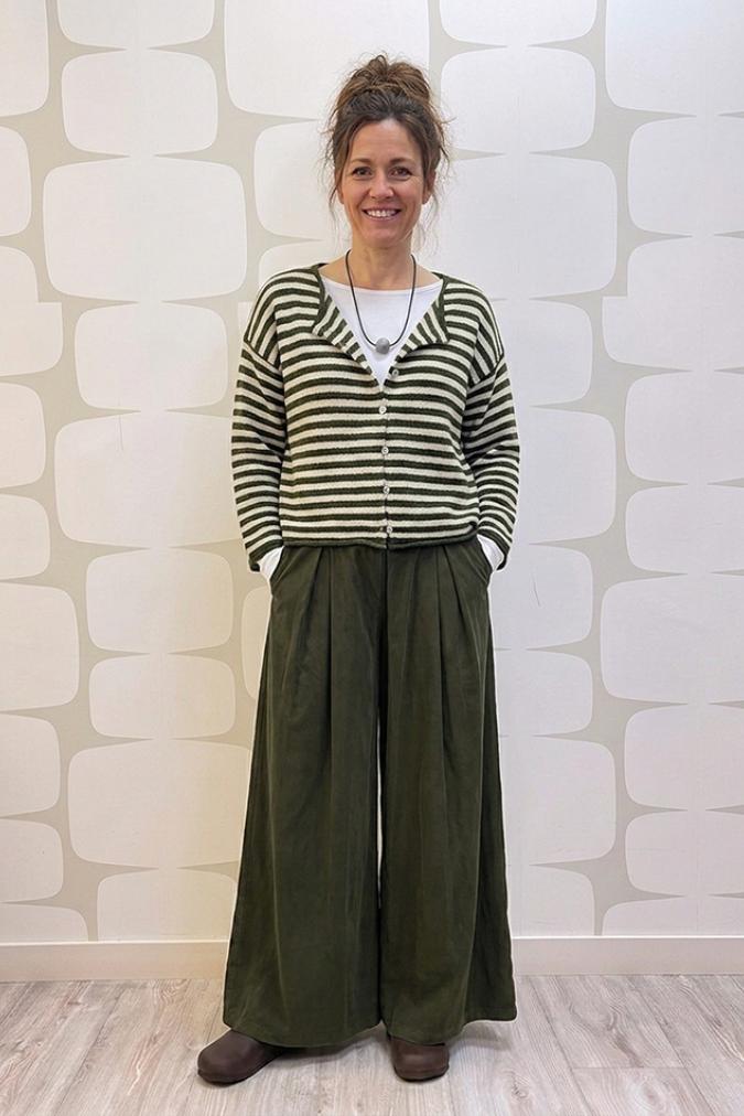 outfit Maglia Queeny verde e Pantalone Stevie verde