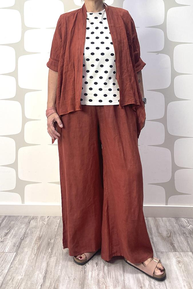 outfit con Coprispalle Santiago ruggine e Pantalone La Paz ruggine