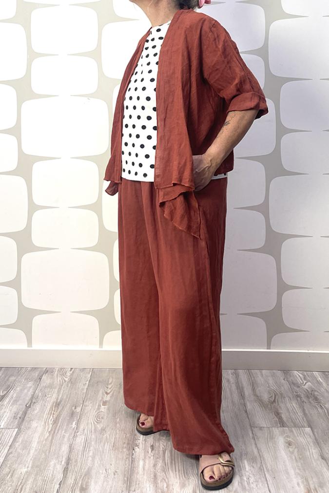 outfit con Coprispalle Santiago ruggine e Pantalone La Paz ruggine