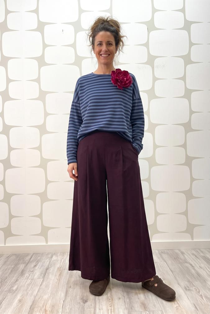 outfit Maglia Taylor a righe blu e Pantalone Stevie vino