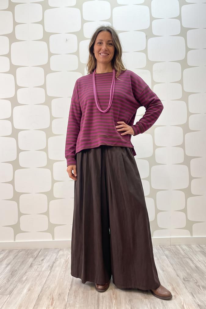 outfit Maglia Taylor a righe magenta e Pantalone Stevie moro