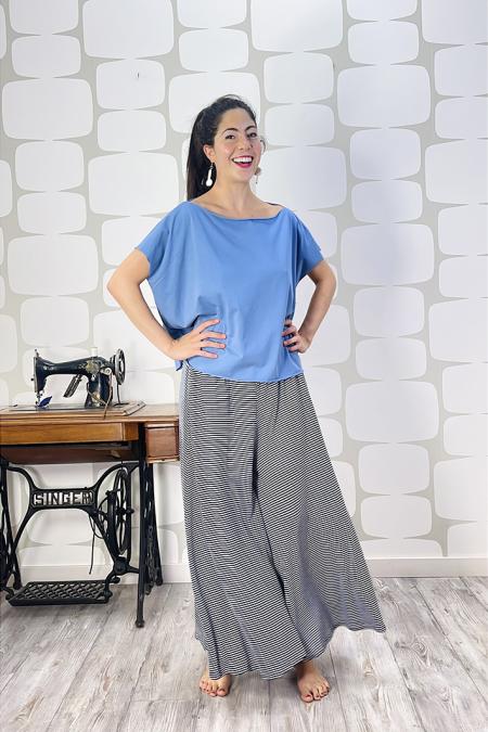Maglia nora hug sartoriale denim, con outfit con pantalone garis a righe nere e bianche sartoriale e gilet jeremie denim sartoriale