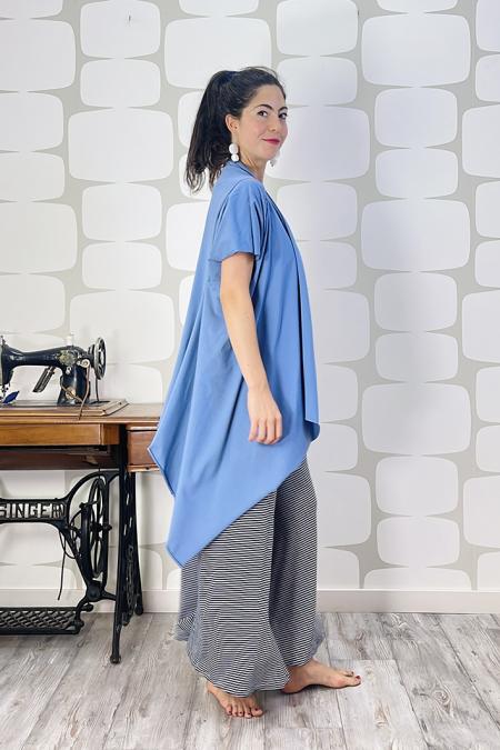 Maglia nora hug sartoriale denim, con outfit con pantalone garis a righe nere e bianche sartoriale e gilet jeremie denim sartoriale